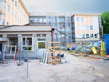 Rekonštrukcia Nemocnice s poliklinikou Kráľovský Chlmec napreduje podľa harmonogramu